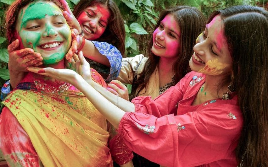 holi (2)