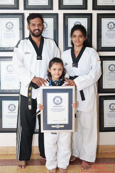 samyuktha-with-her-mum-and-dad-and-their-gwr-certificates