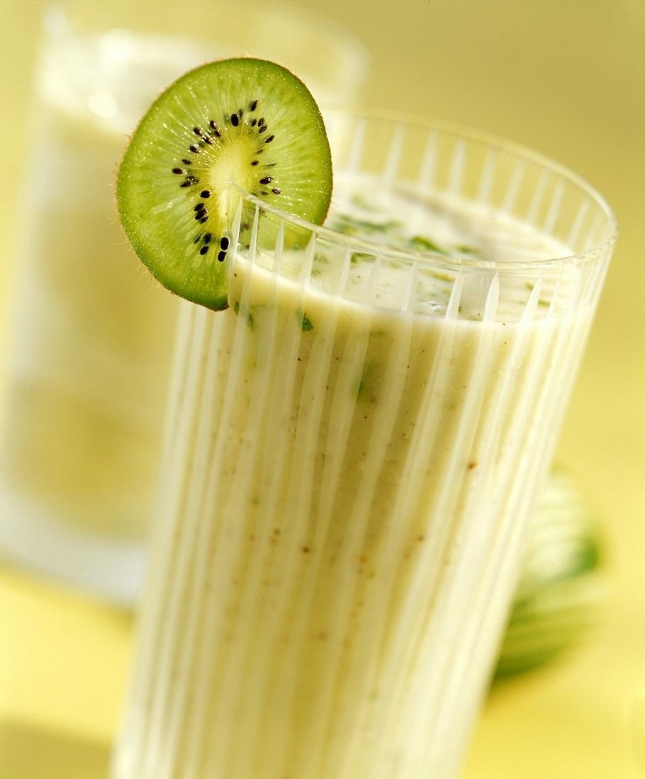 healthy-kiwi-smoothie-summer-recipe